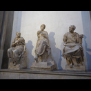 Madonna mit Kind von Michelangelo in der neuen Sakristei
